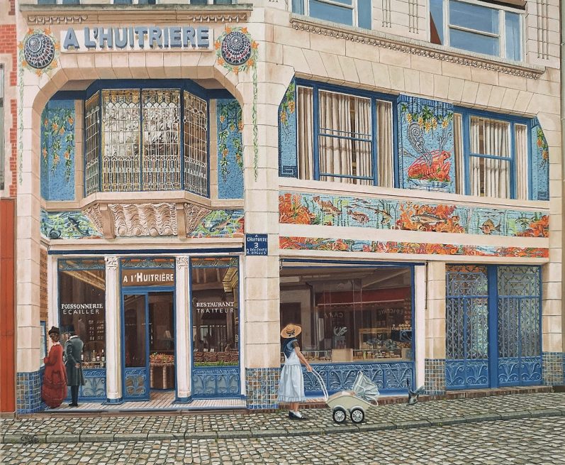 Boutique avec façade décorée de carreaux, femme poussant une poussette sur le trottoir.