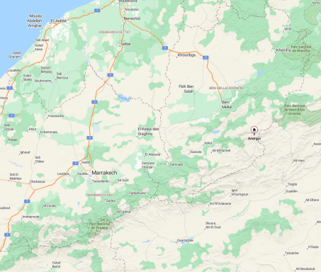 Carte illustrant une région avec routes et reliefs, incluant des zones boisées.