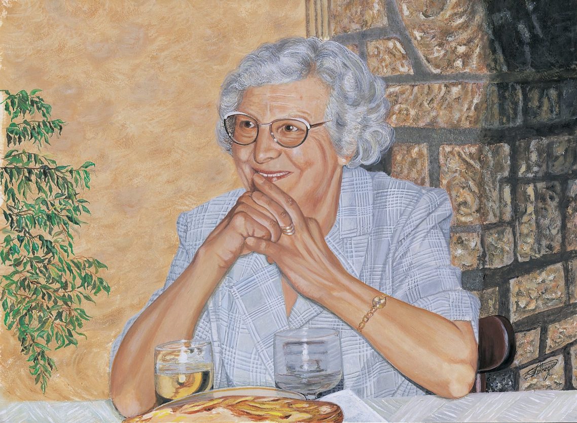 Manuscrit de musique, plume et tasse sur un bureau en bois avec un fond chaleureux.