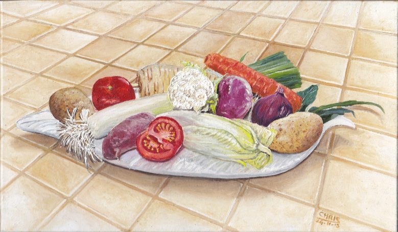 Assiette de légumes variés : tomates, carottes, chou-fleur, poireaux et autres légumes frais.