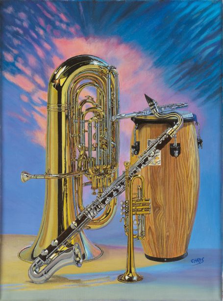 Tuba, hautbois et conga sur un fond coloré et abstrait.