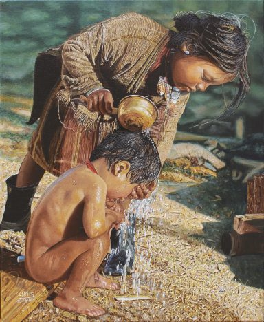 Deux enfants, l'un se baignant sous un jet d'eau, l'autre versant de l'eau sur sa tête.